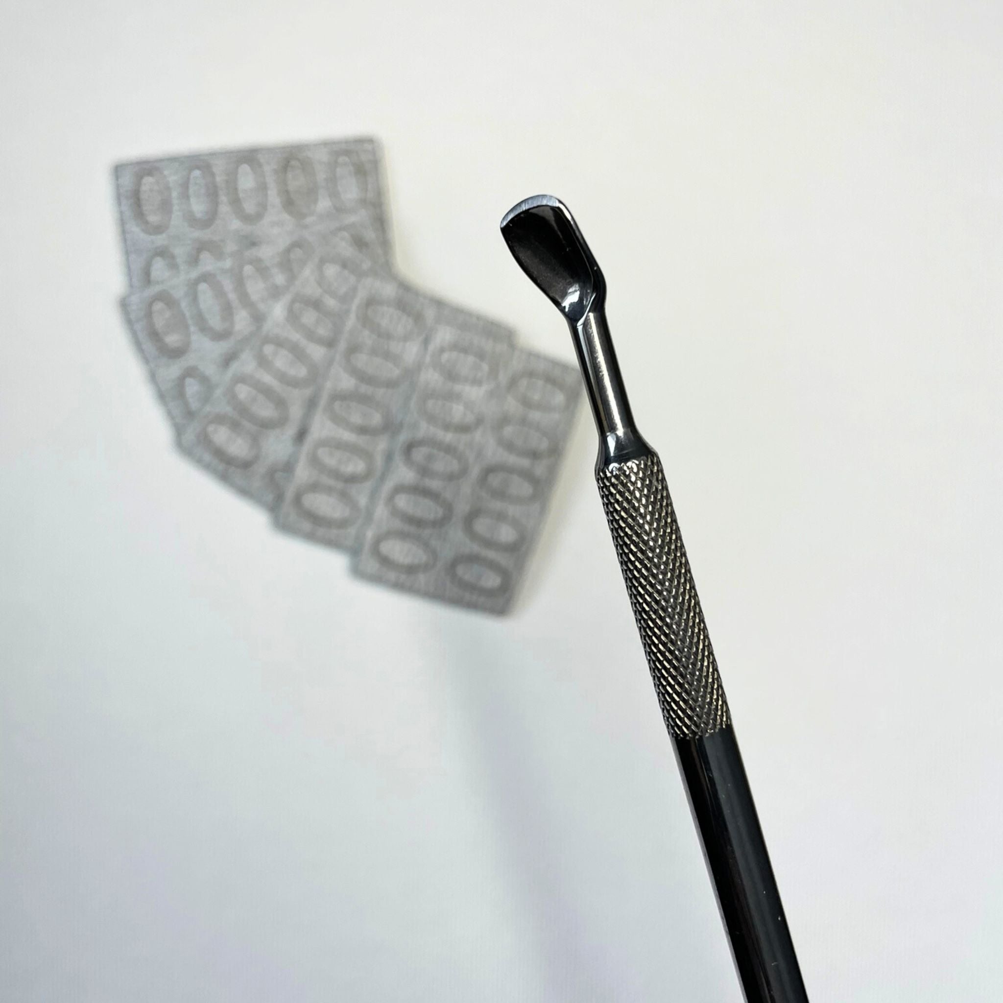 Kovový držiak na pilníčky