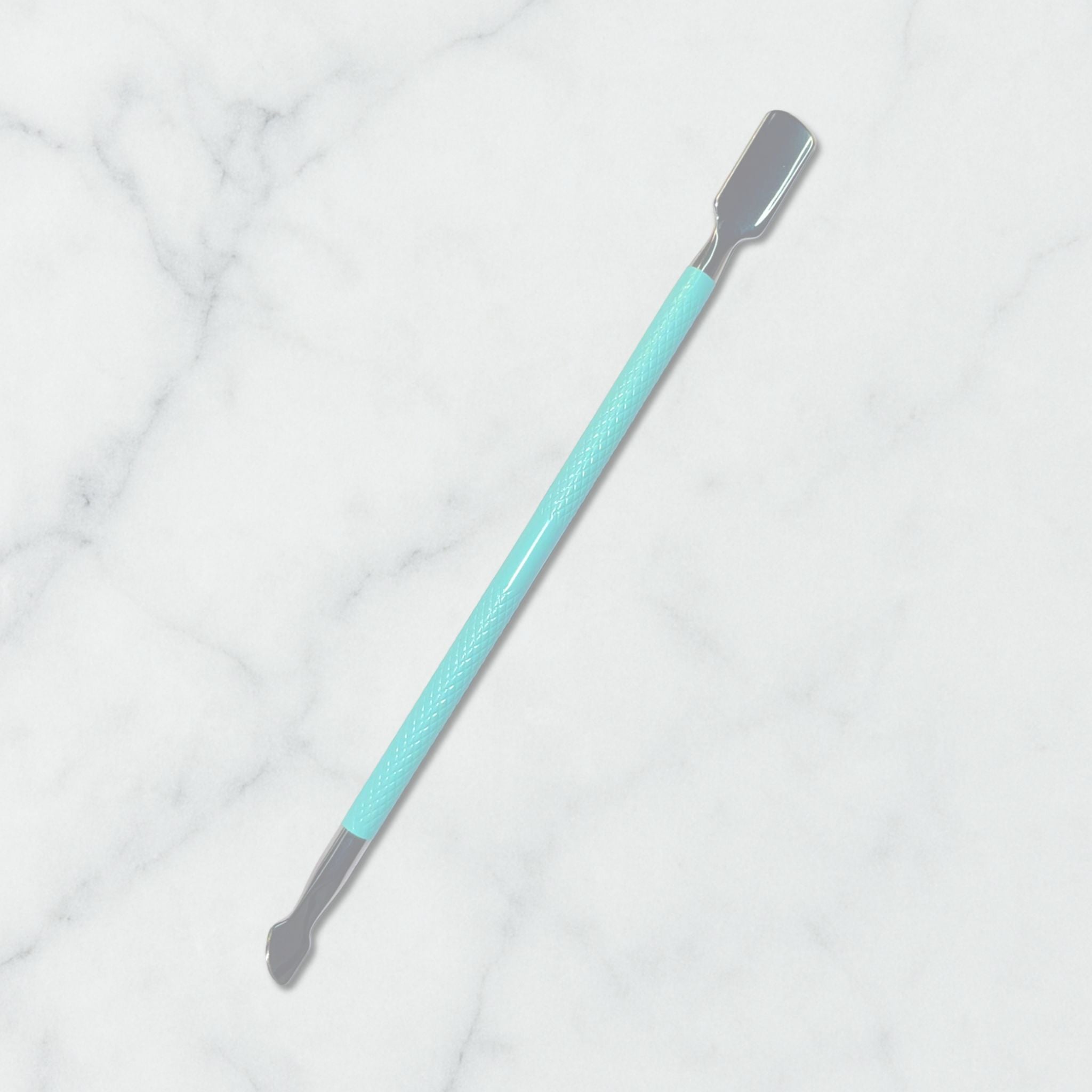 Kovový zatláčač nechtovej kožičky