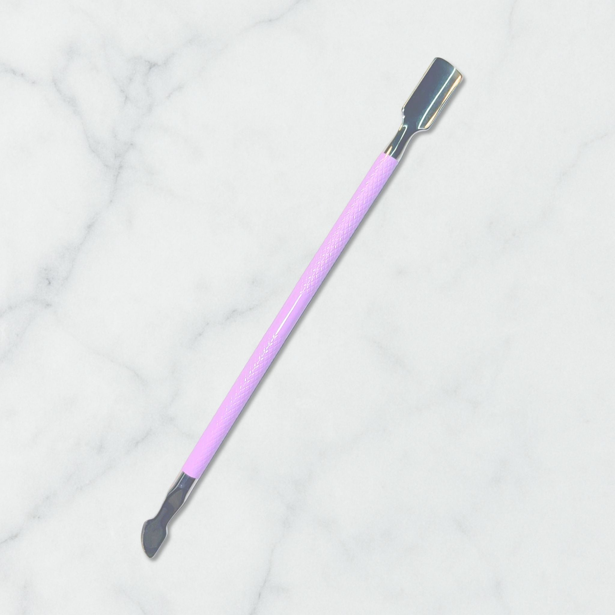 Kovový zatláčač nechtovej kožičky