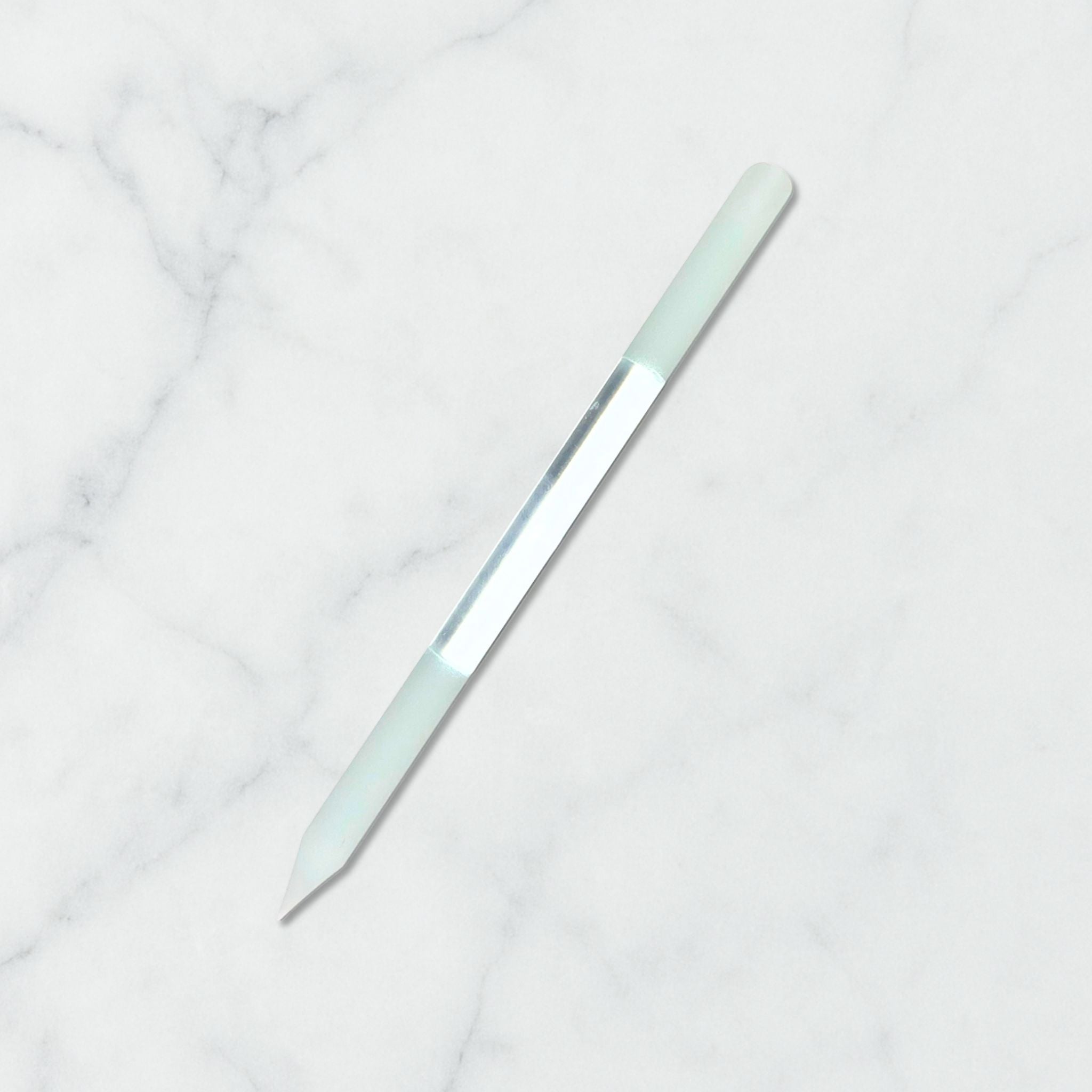 Sklenený zatláčač nechtovej kožičky